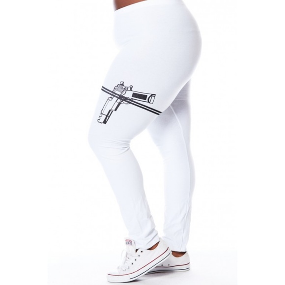 1x-3x New Plus Size Gun Leggings - Picture 5 of 7